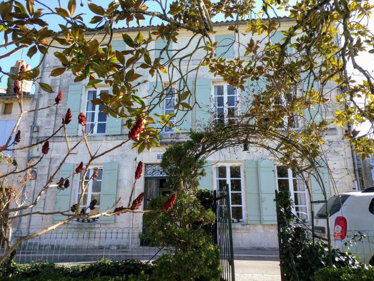 Quai Des Fleurs Bed and Breakfast Saint-Savinien Buitenkant foto